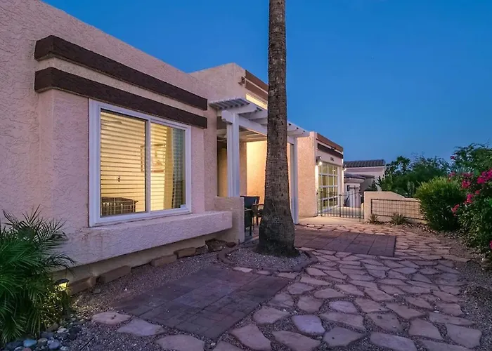 Spectacular Hilltop Wresort Like Backyard Holiday home *