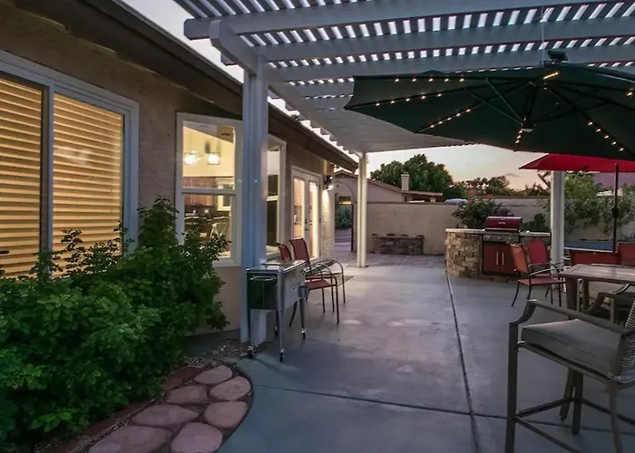 Spectacular Hilltop Wresort Like Backyard * Fountain Hills