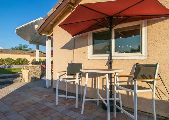 Holiday home Spectacular Hilltop Wresort Like Backyard *