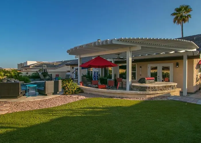 Holiday home Spectacular Hilltop Wresort Like Backyard