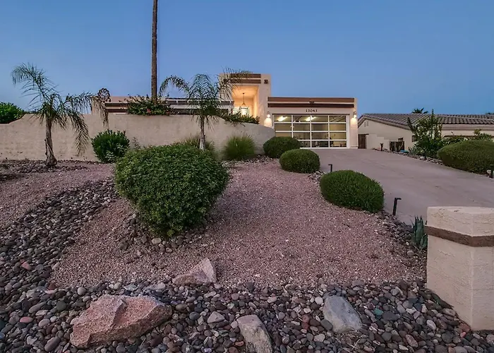 Holiday home Spectacular Hilltop Wresort Like Backyard *